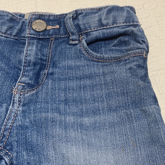 3T (6/$20) Stretch-Denim Jean Shorts by Gap - Picture 5 of 14